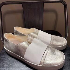 ED Ellen Degeneres Garstin Silver/White Slip On Loafer Sneakers Size 6